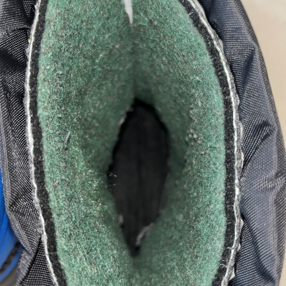 Kids SOREL winter boots worn for only one season - Picture 8 of 11